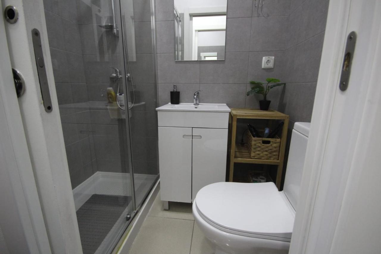 Ocean M1 R4 - Large Double Room With Shared Bathroom In City Center Лиссабон Экстерьер фото